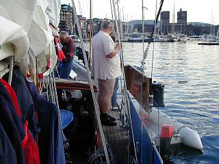 Skipper nimmt die Parade ab