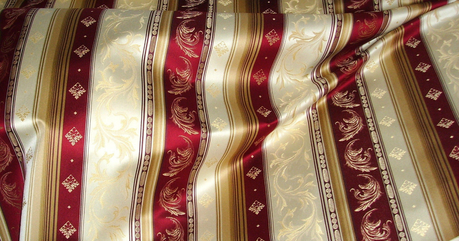 Barockstoff Nr. 1 Rot von Antik mit Stil